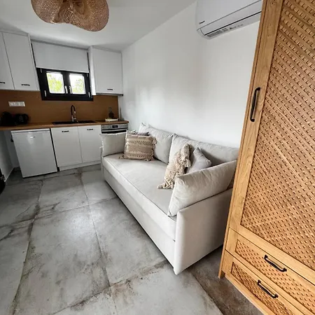 Apartament Byblos Cycladic House *